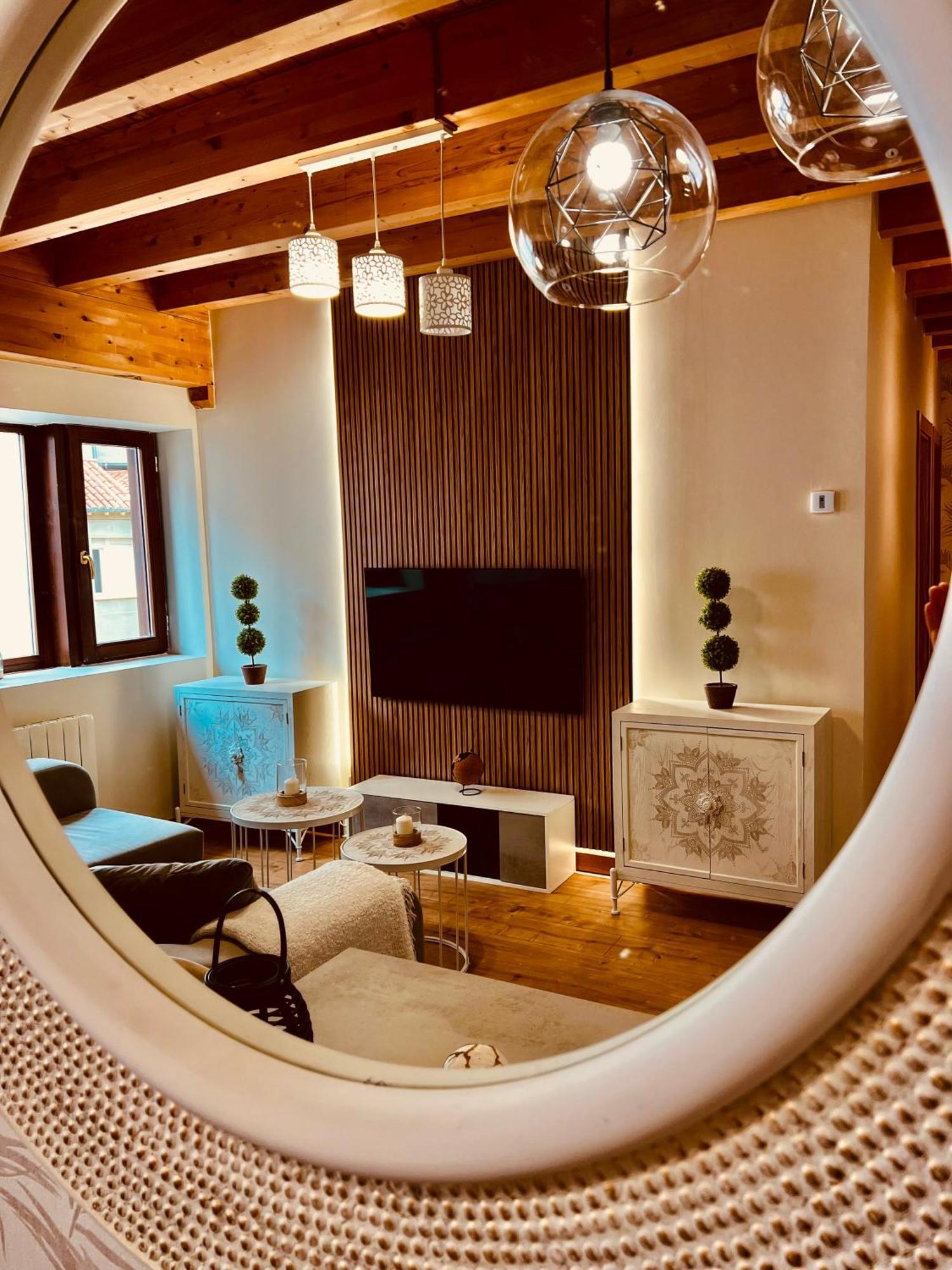 El Capricho De Claudia_ Apartamentos Burgos Catedral Exteriör bild