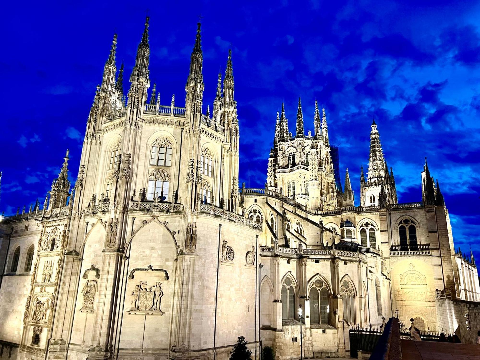 El Capricho De Claudia_ Apartamentos Burgos Catedral Exteriör bild