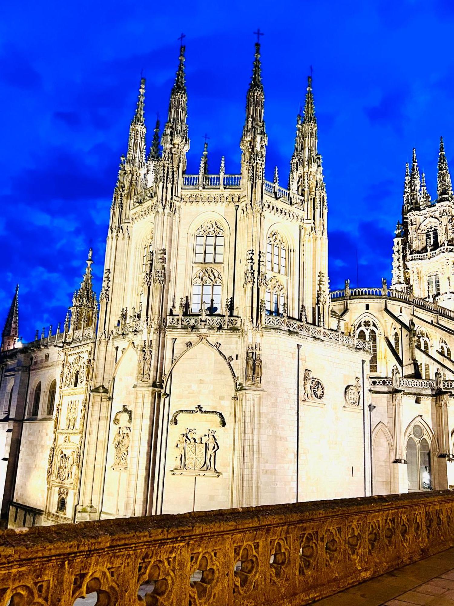 El Capricho De Claudia_ Apartamentos Burgos Catedral Exteriör bild